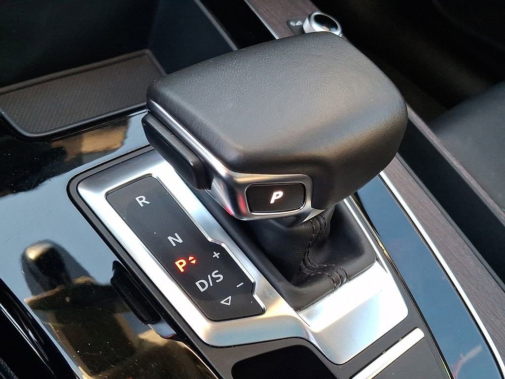 Used 2023 Audi Q5 e Premium w/ Convenience Package image 12