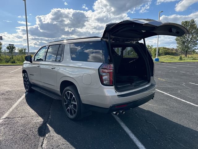 Used 2022 Chevrolet Suburban RST w/ Sport Performance Package image 11