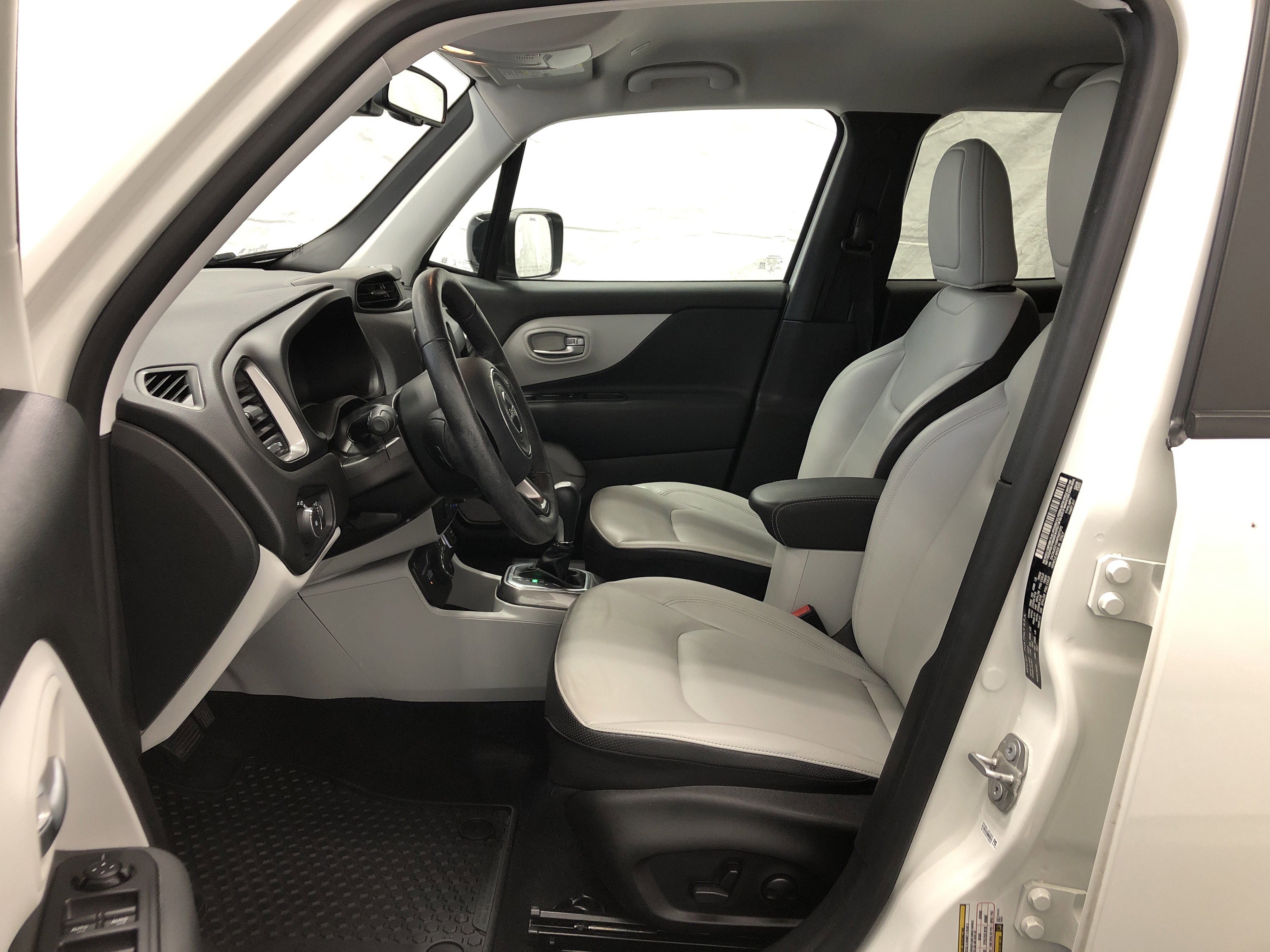 Used 2022 Jeep Renegade Limited AWD/4WD image 11
