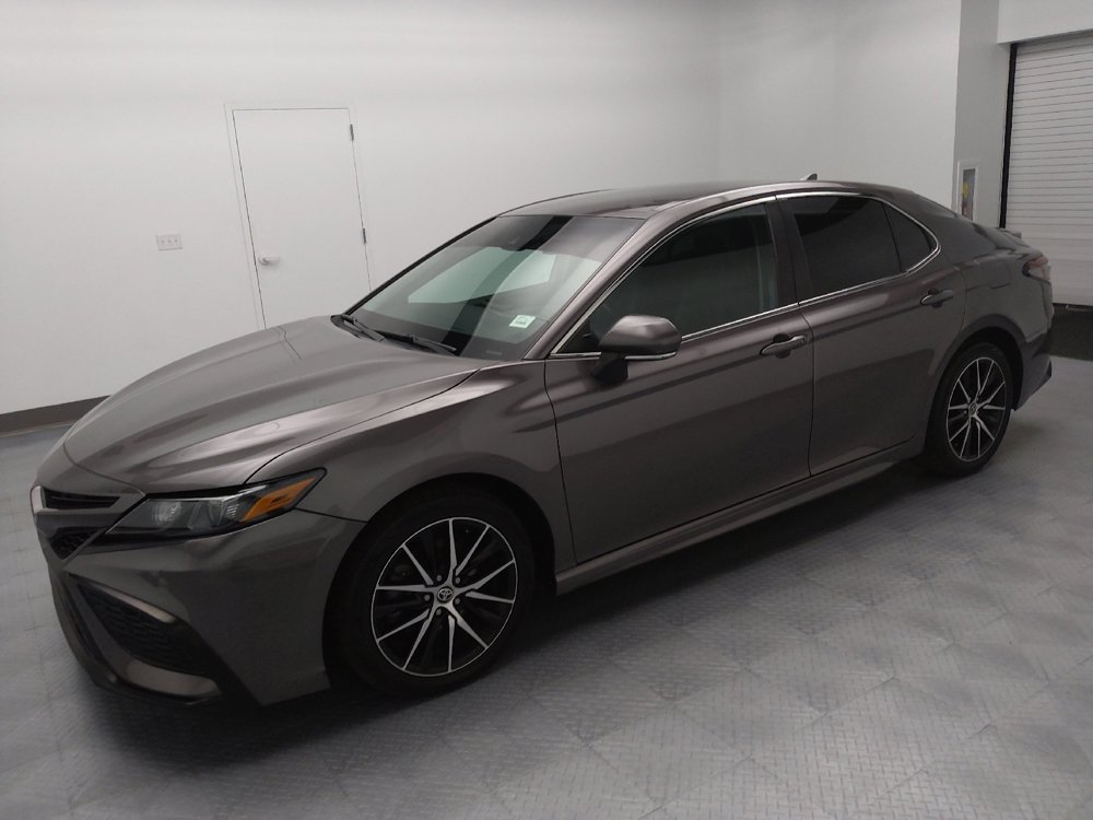Used 2022 Toyota Camry SE FWD image 2