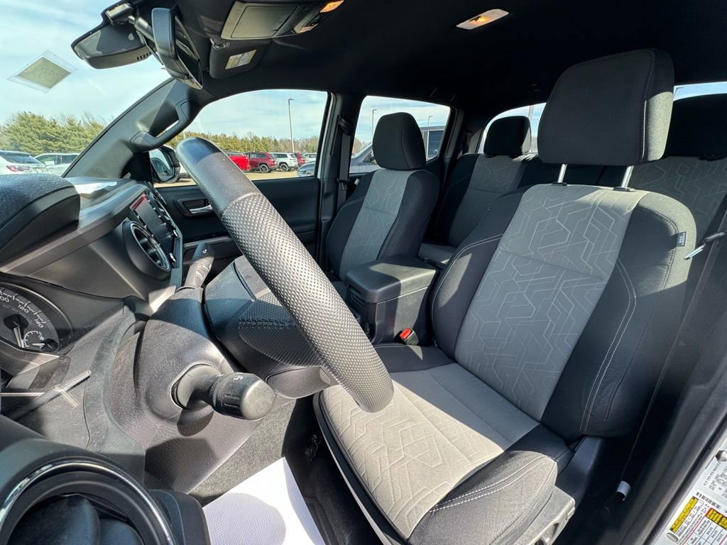 Used 2022 Toyota Tacoma TRD Sport w/ Technology Package image 14