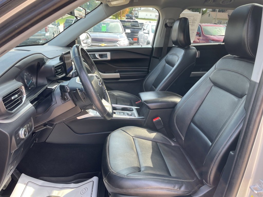 Used 2021 Ford Explorer XLT w/ Equipment Group 202A image 3