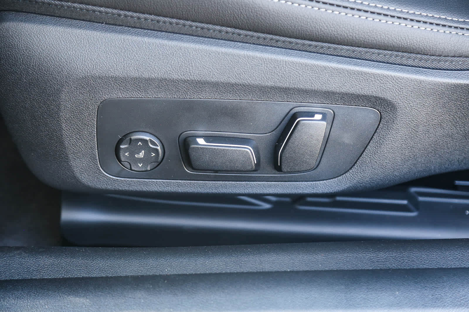 New 2026 BMW 440i xDrive Convertible w/ Premium Package image 18