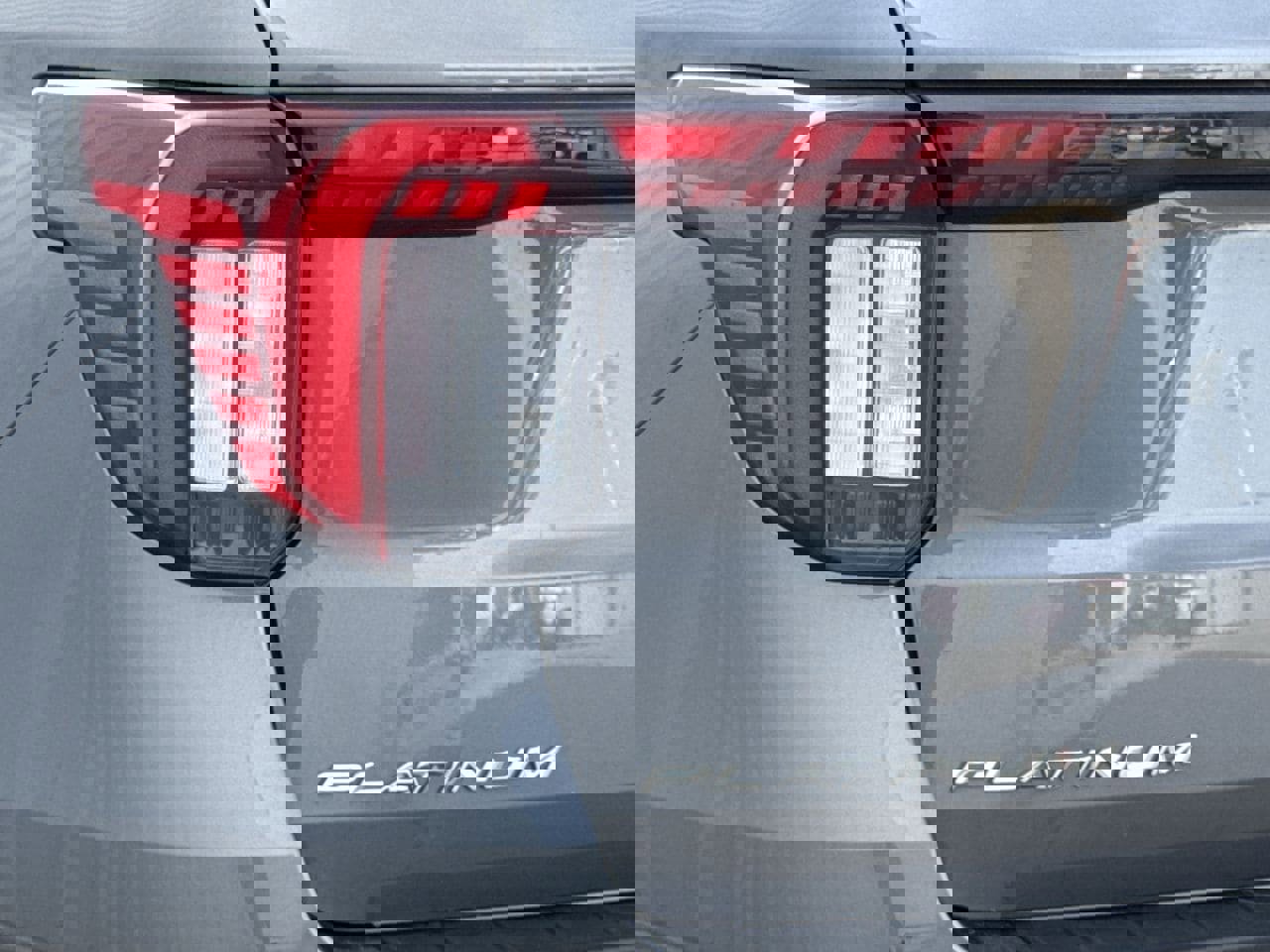 Used 2025 Ford Explorer Platinum w/ LUX Leather Package image 5