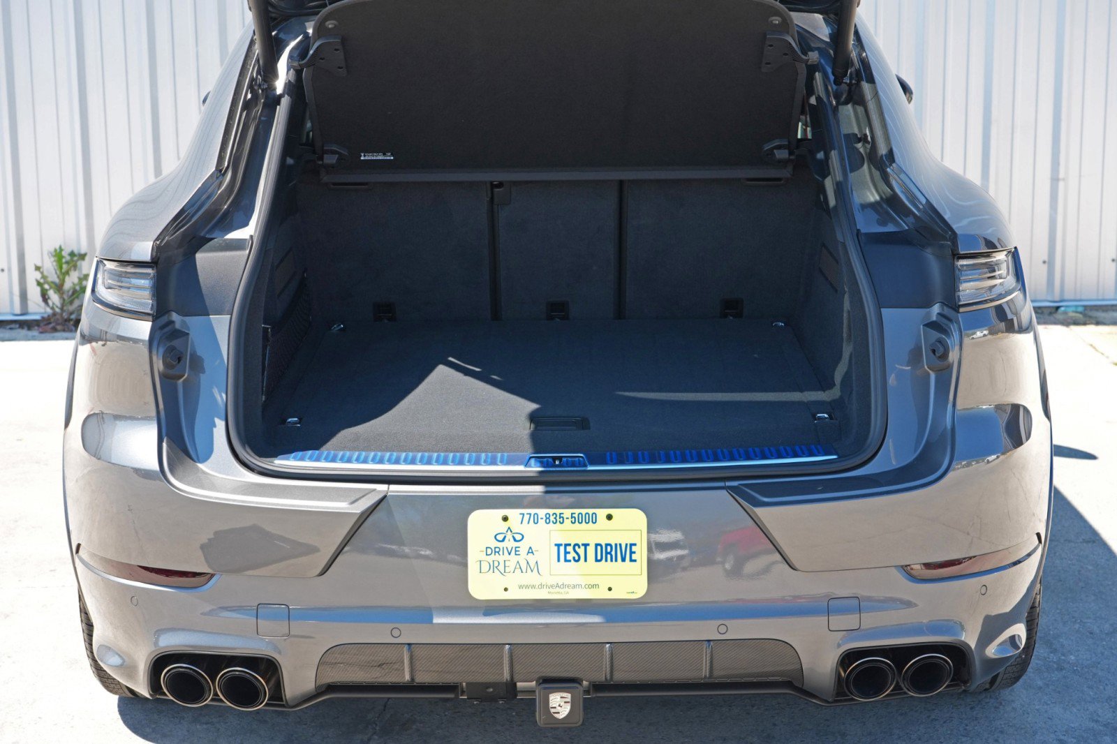 Used 2024 Porsche Cayenne Turbo AWD/4WD image 10