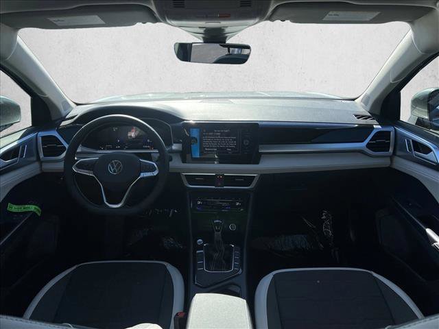 Used 2025 Volkswagen Taos SE image 16