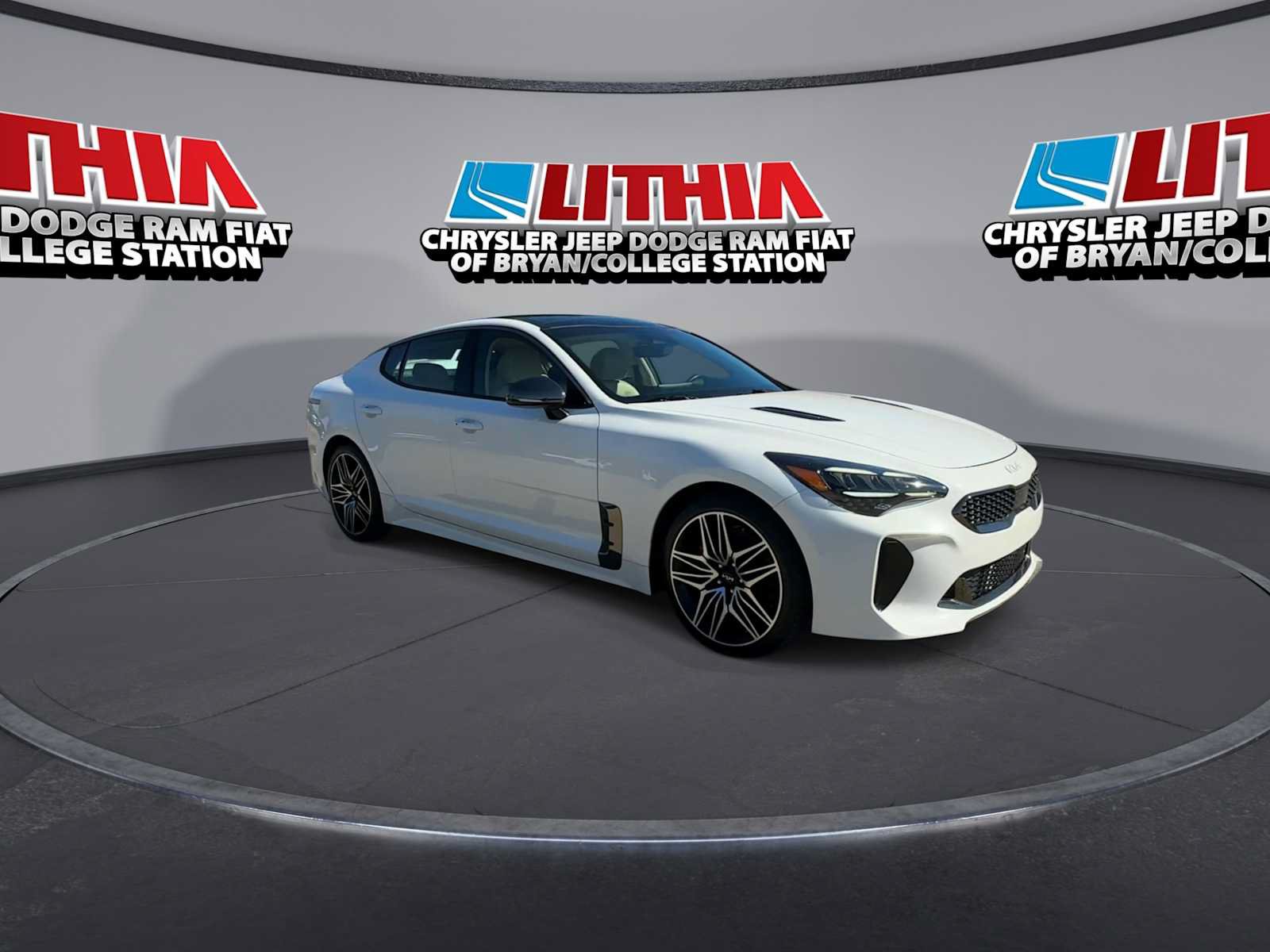 Used 2022 Kia Stinger GT1 RWD image 2