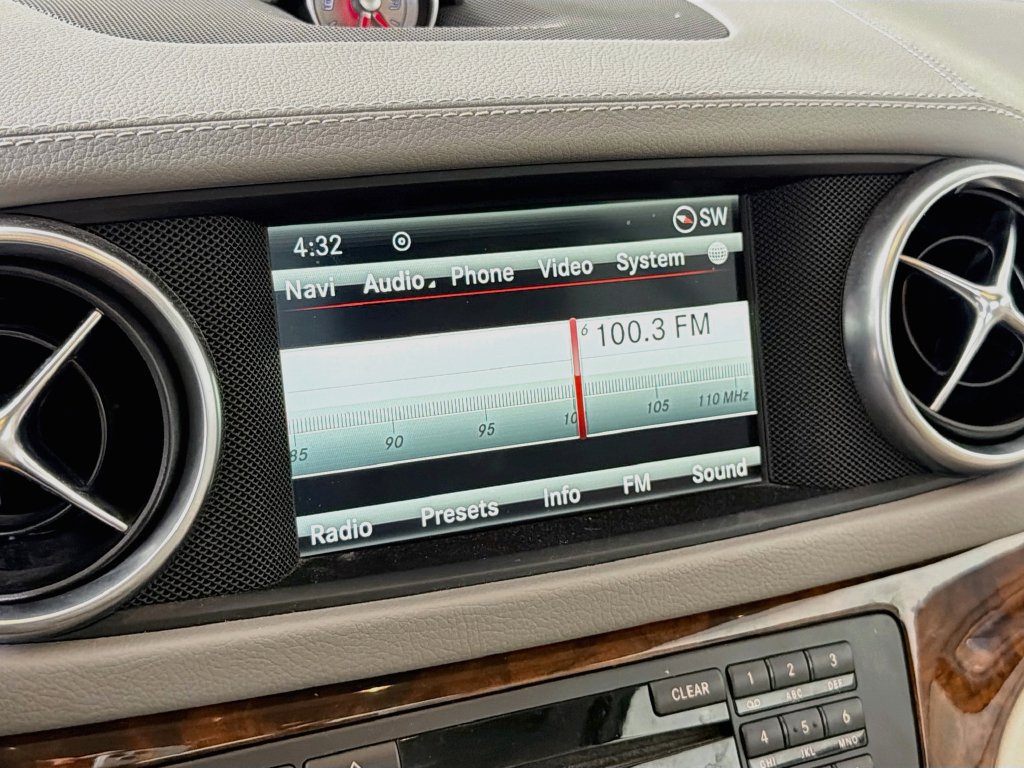 Used 2015 Mercedes-Benz SL 400 image 15