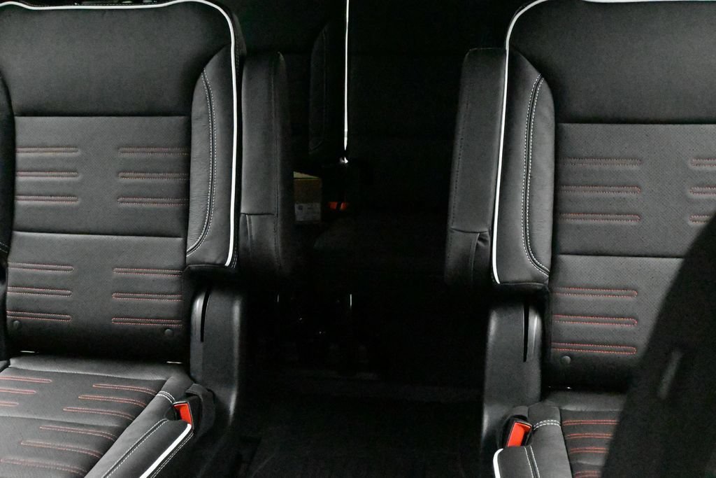 New 2026 GMC Yukon AT4 Ultimate w/ LPO, Floor Liner Package AWD/4WD image 18