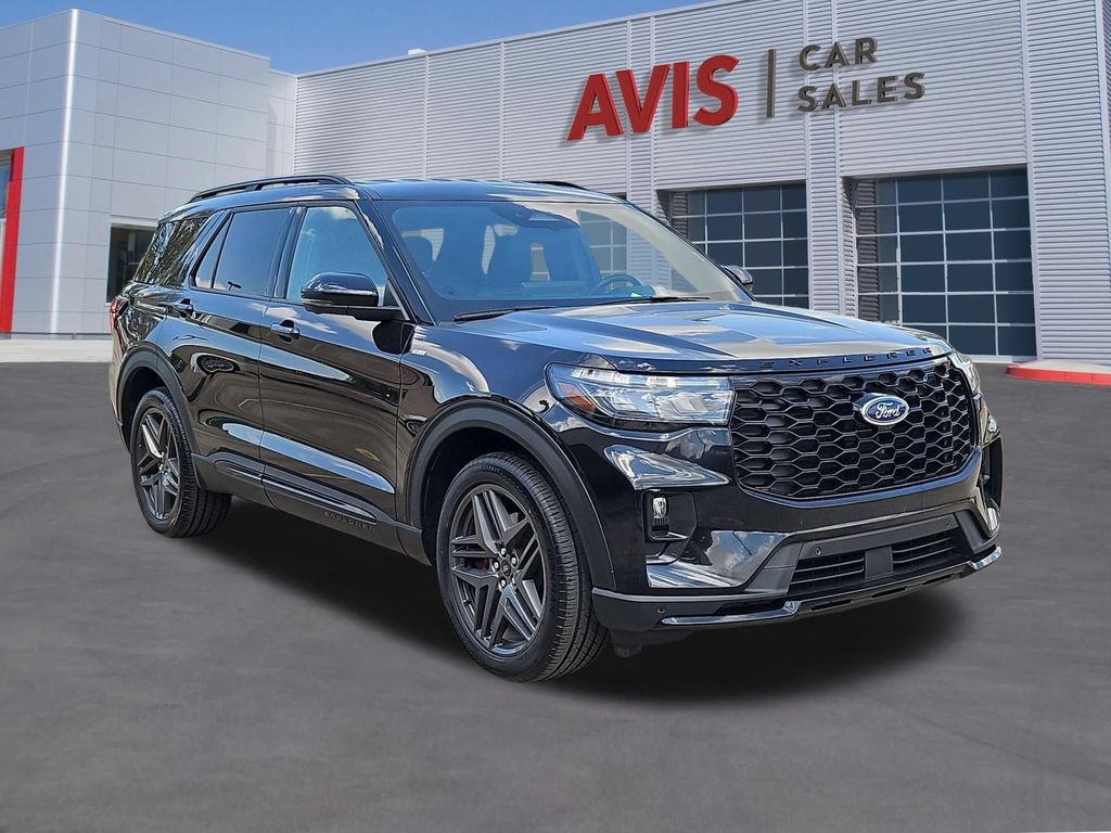 Used 2025 Ford Explorer ST-Line w/ ST-Line Street Pack AWD/4WD image 3