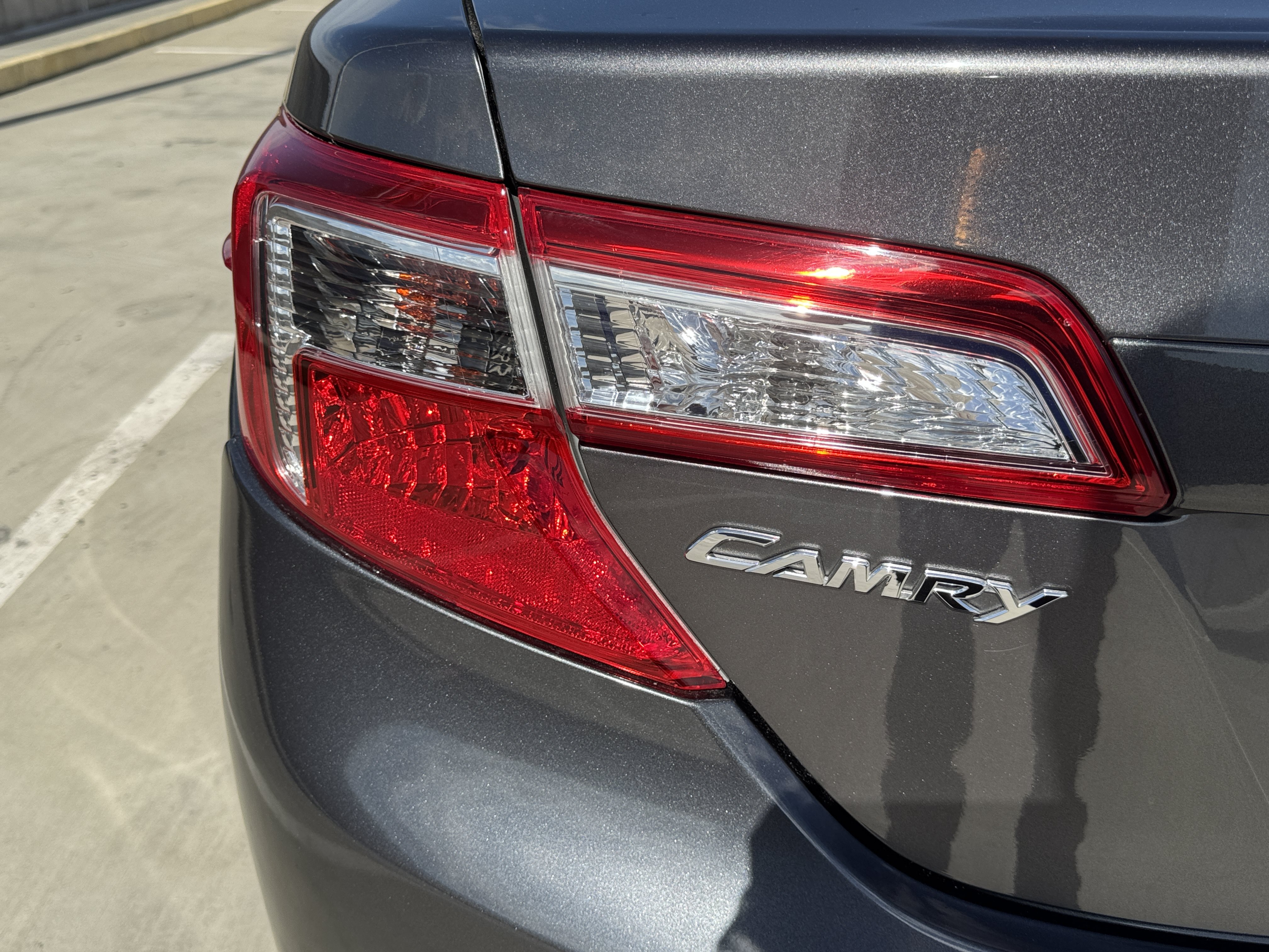 Used 2014 Toyota Camry LE FWD image 14