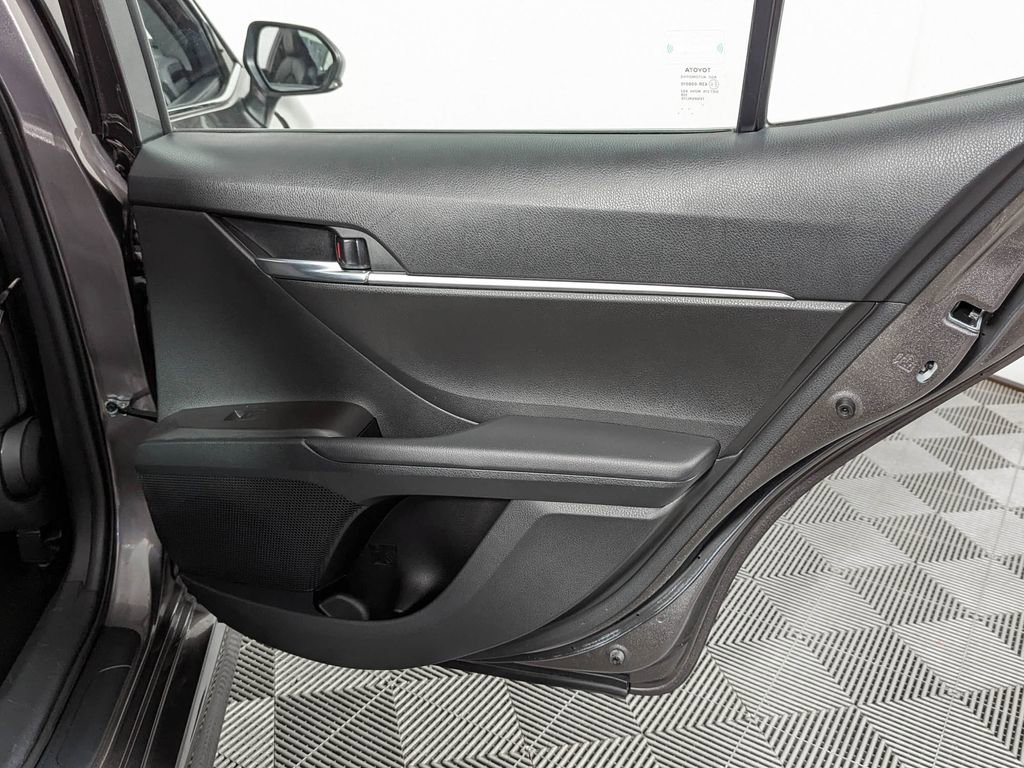 Used 2022 Toyota Camry SE image 35