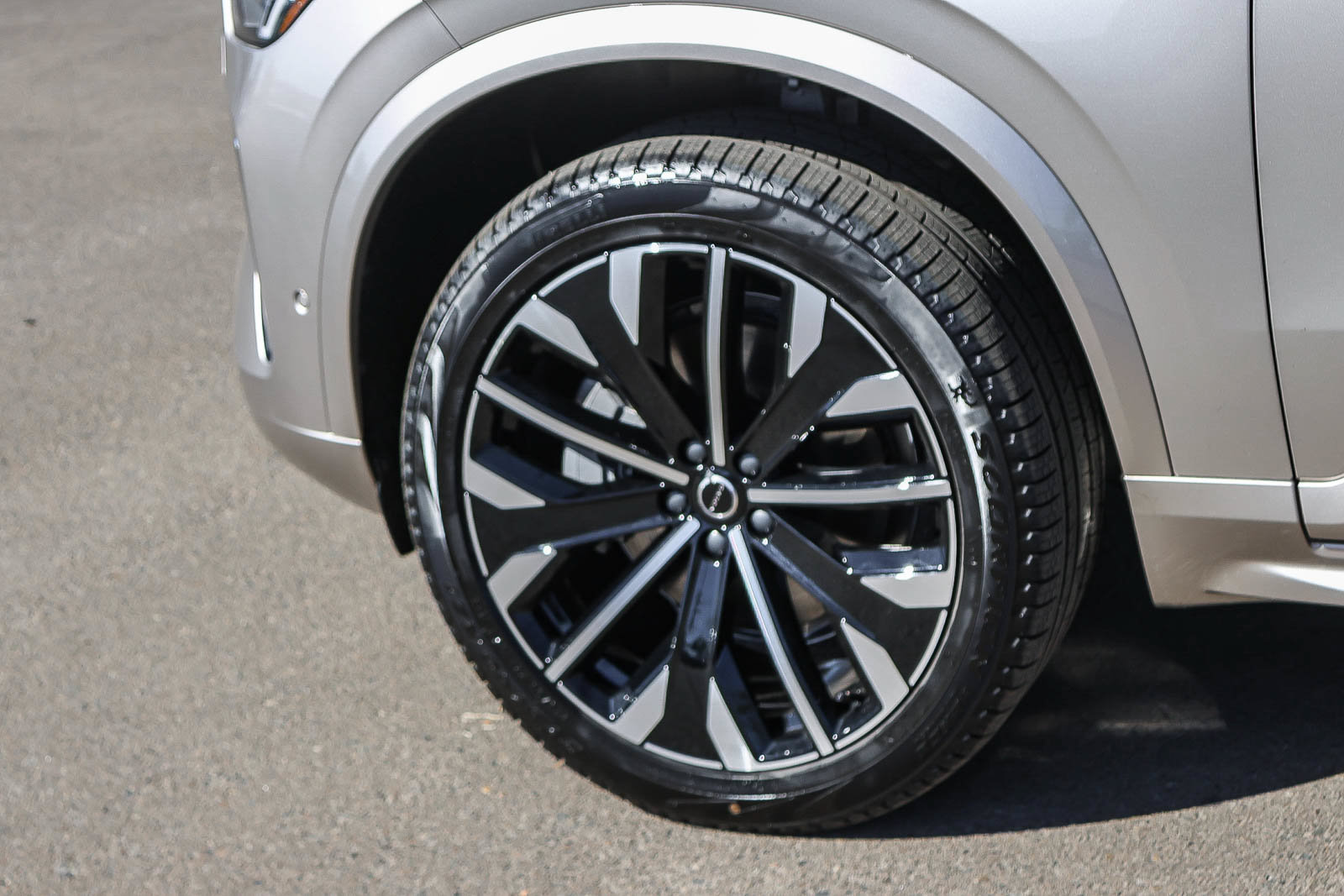 New 2026 Volvo XC90 B5 Plus w/ Protection Package AWD/4WD image 9