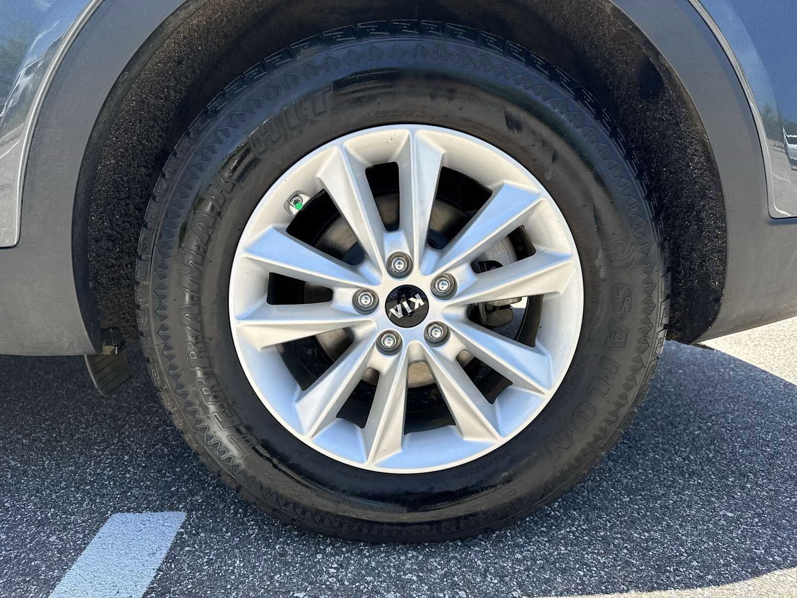 Used 2020 Kia Sorento LX FWD image 11
