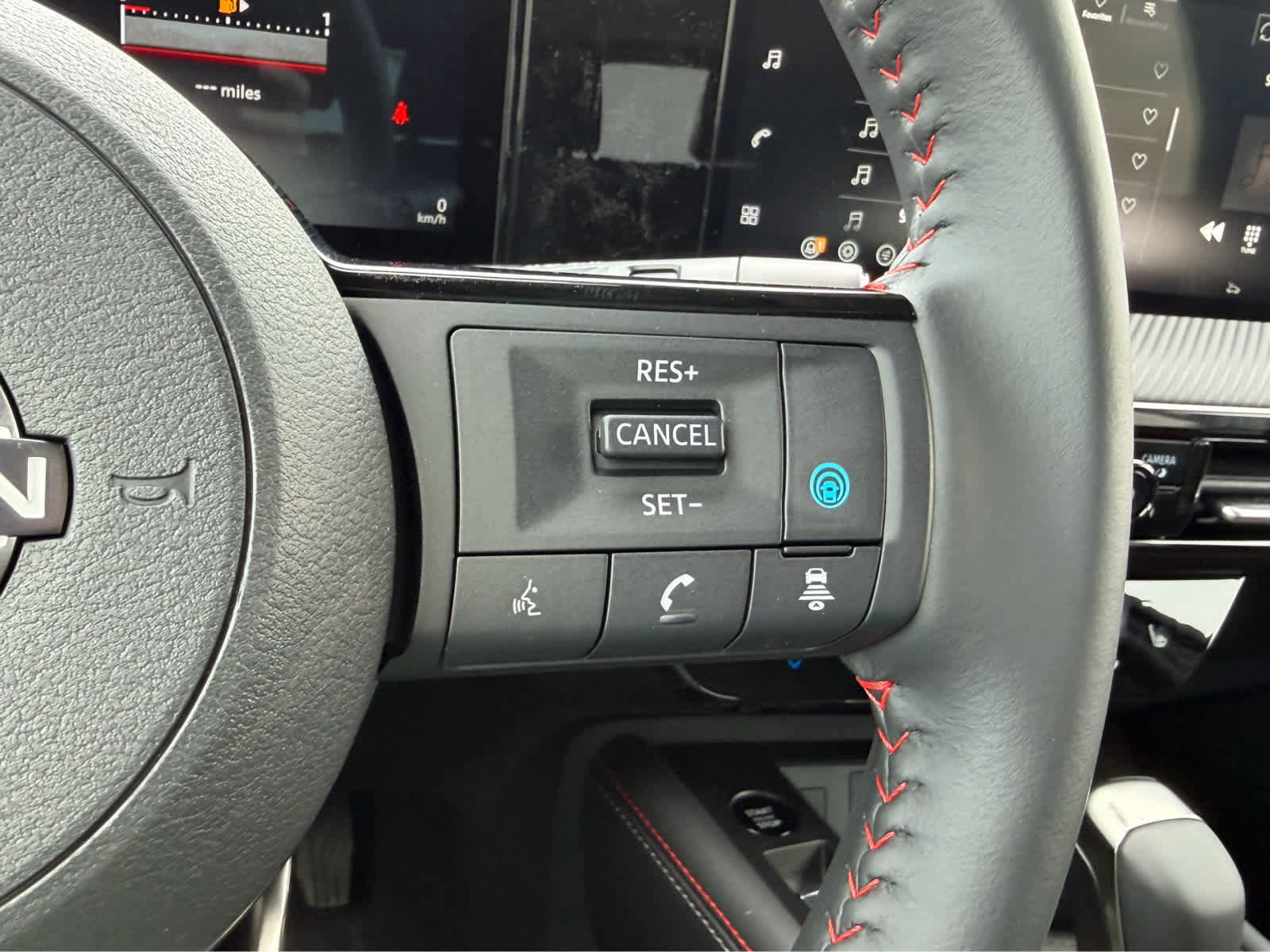 New 2026 Nissan Kicks SR AWD/4WD image 26