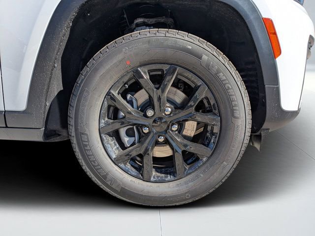 New 2026 Jeep Grand Cherokee Laredo image 10