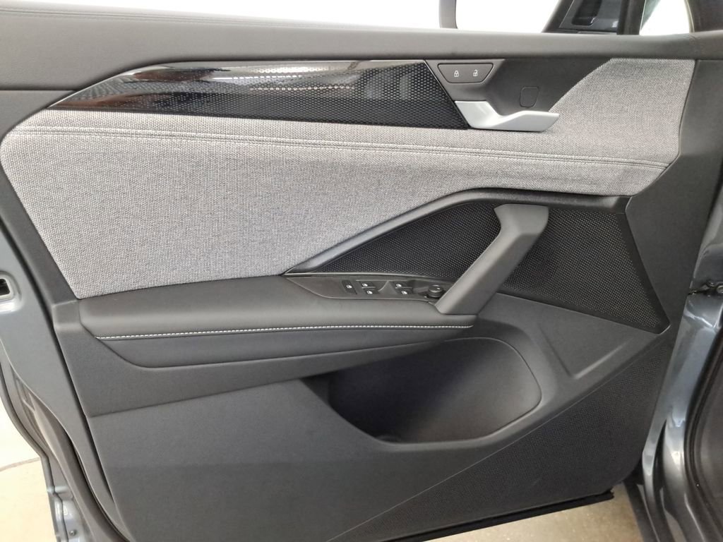 Certified 2025 Volkswagen Tiguan S FWD image 12