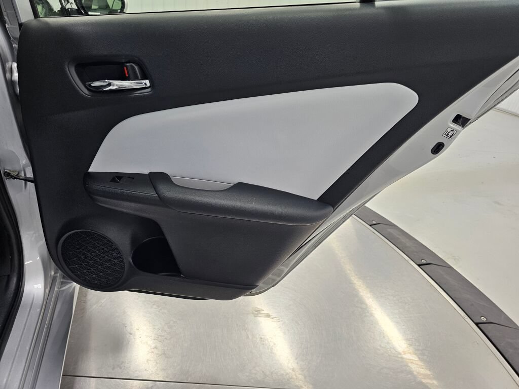 Used 2019 Toyota Prius XLE AWD/4WD image 29