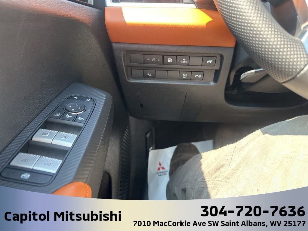 New 2025 Mitsubishi Outlander SEL image 27