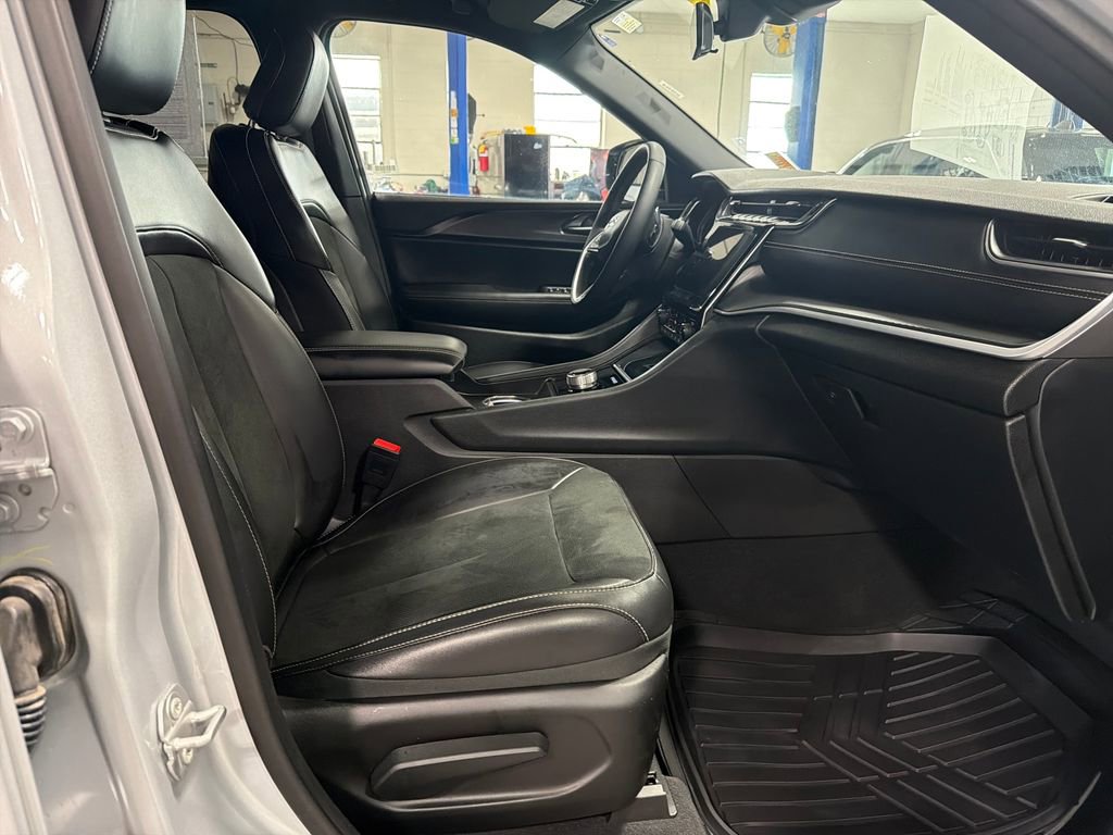 Used 2025 Jeep Grand Cherokee Altitude image 66