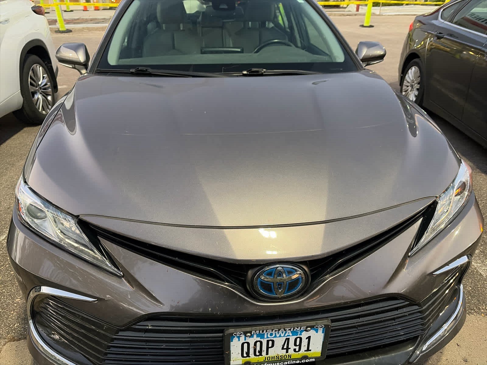 Used 2021 Toyota Camry XLE w/ Cold Weather Package FWD image 2