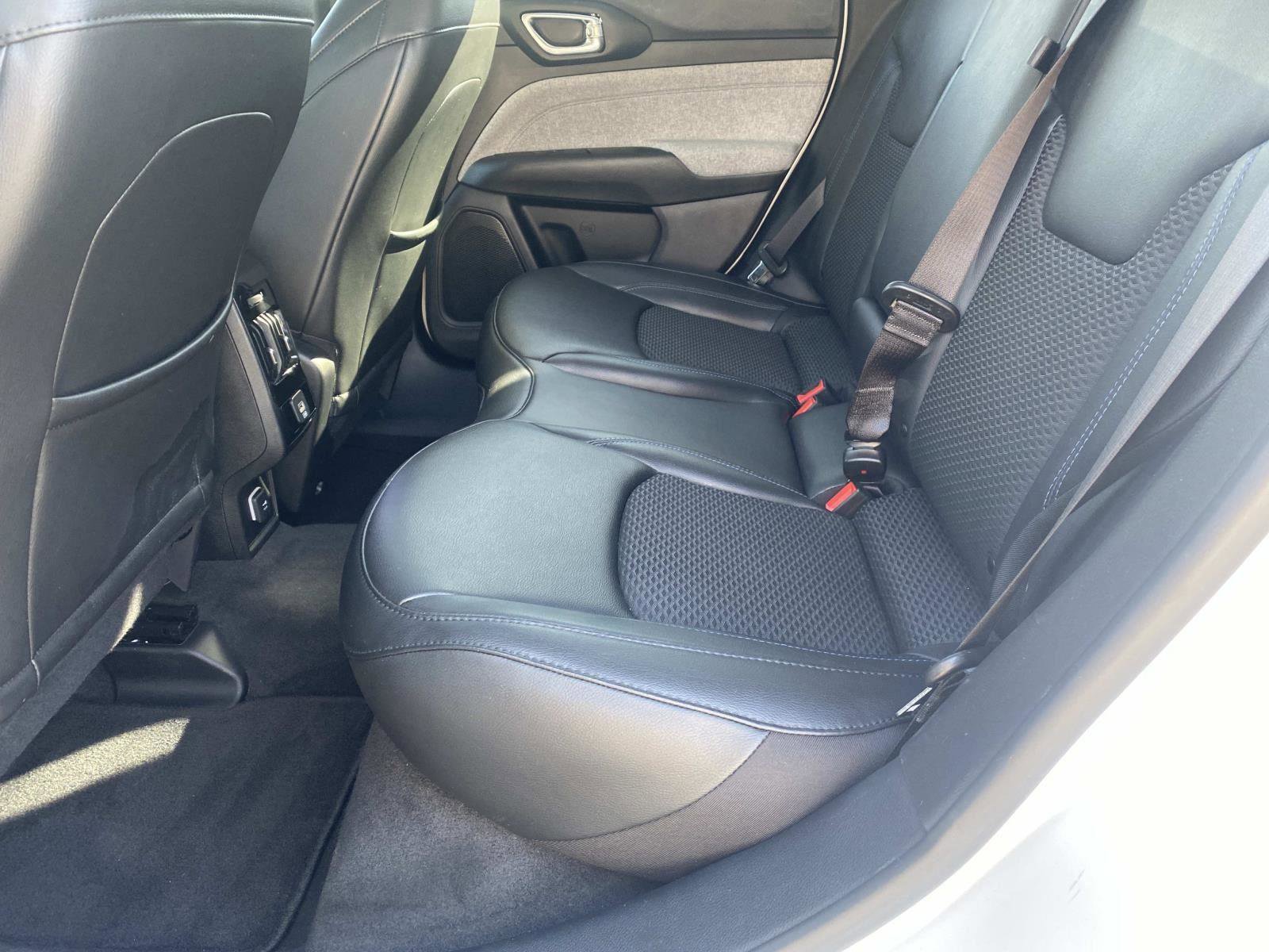 Certified 2022 Jeep Compass Latitude image 18