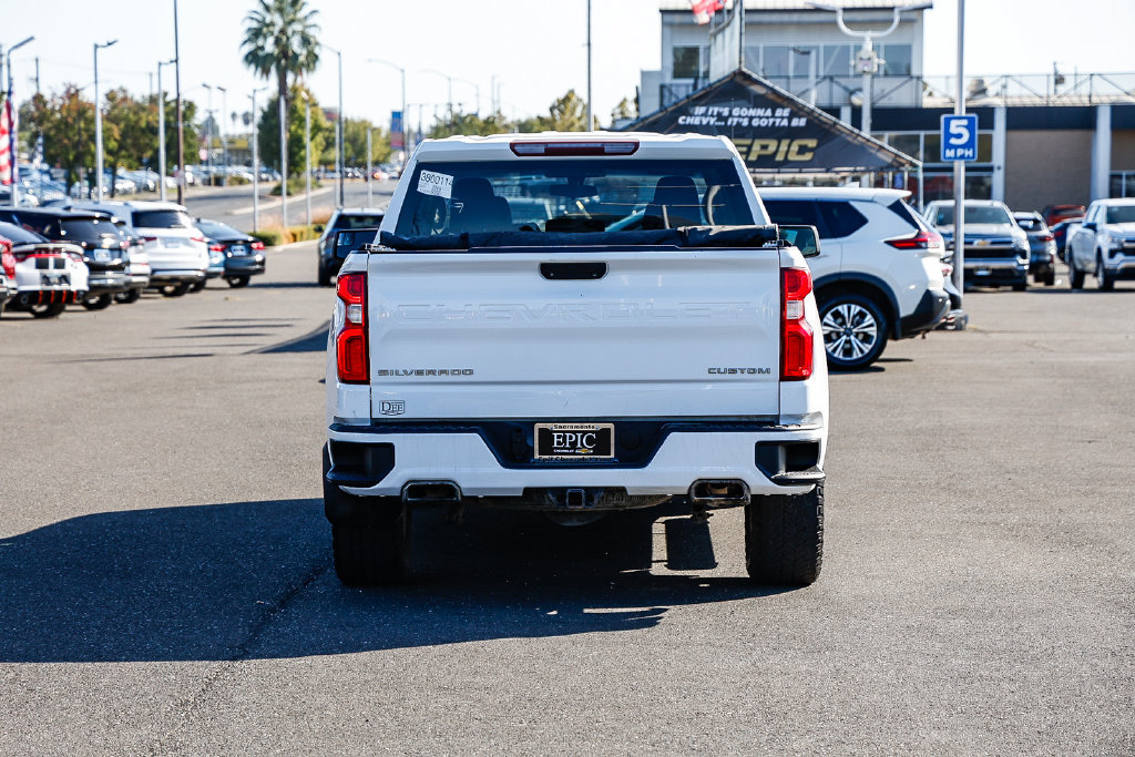 Used 2019 Chevrolet Silverado 1500 Custom w/ Custom Value Package AWD/4WD image 3