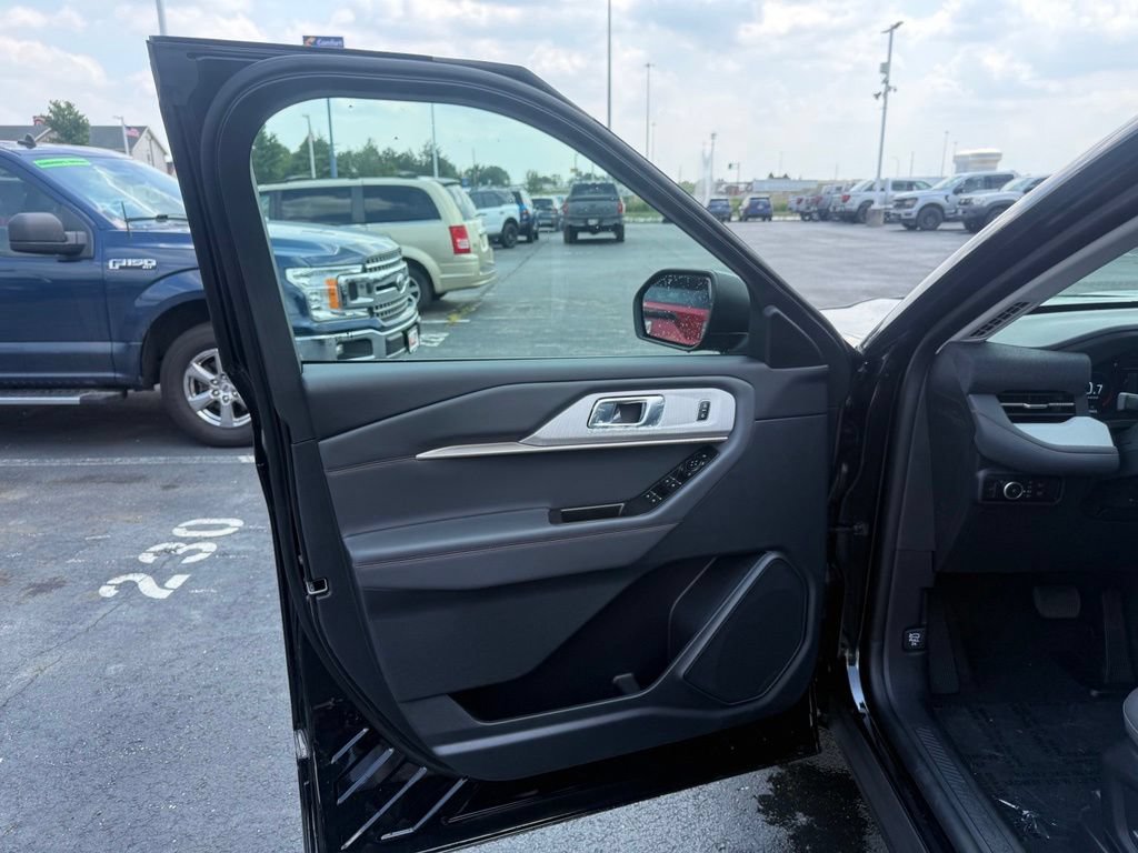 New 2026 Ford Explorer Active w/ Active Comfort Package AWD/4WD image 12