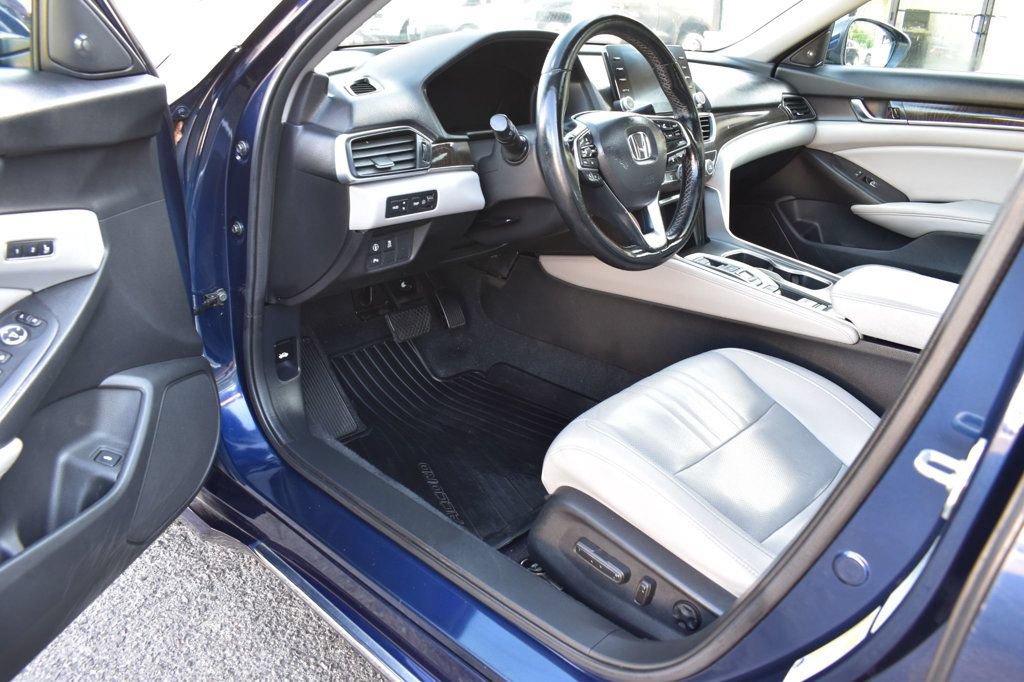 Used 2019 Honda Accord Touring image 17