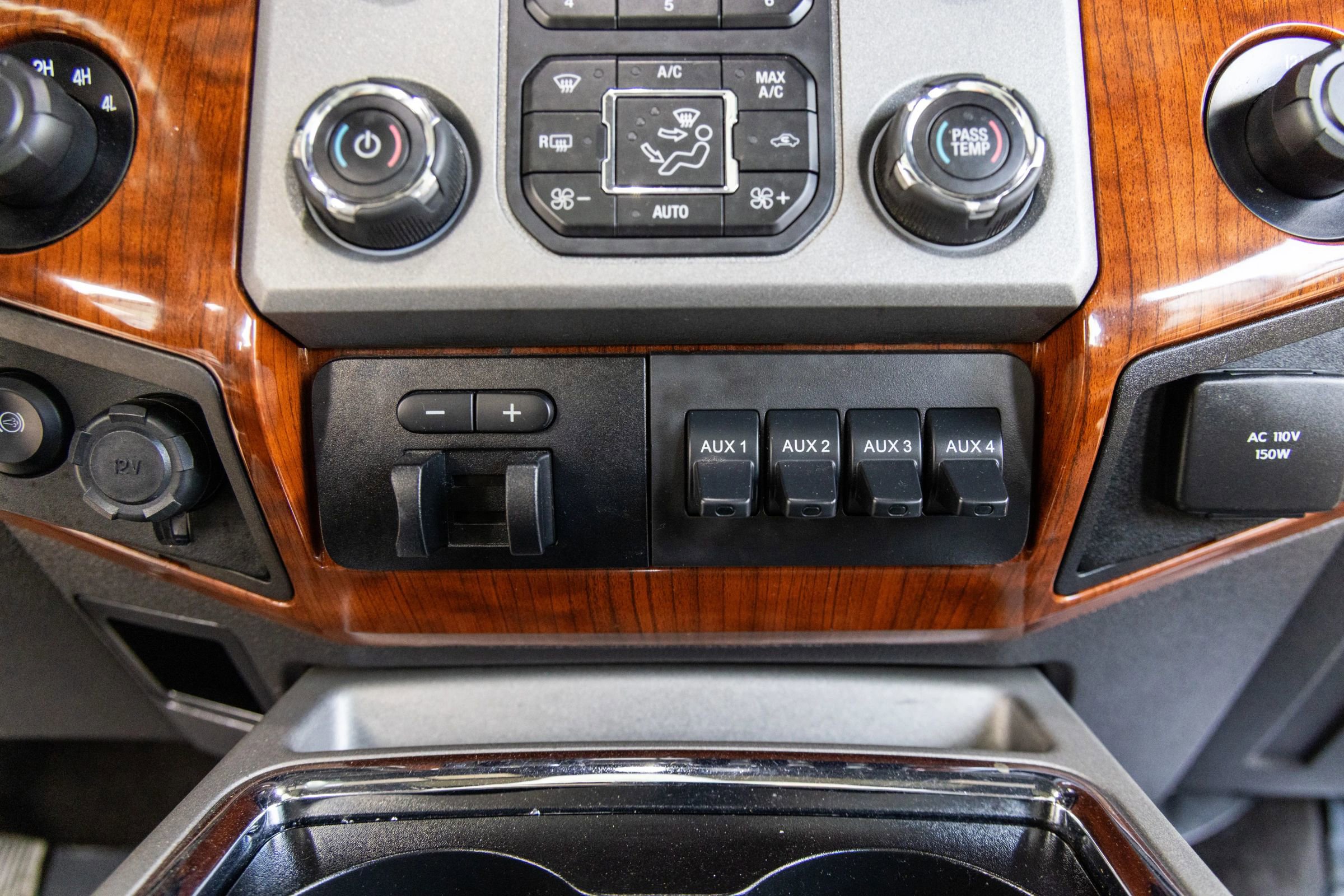 Used 2016 Ford F350 King Ranch w/ King Ranch w/Chrome Package AWD/4WD image 25