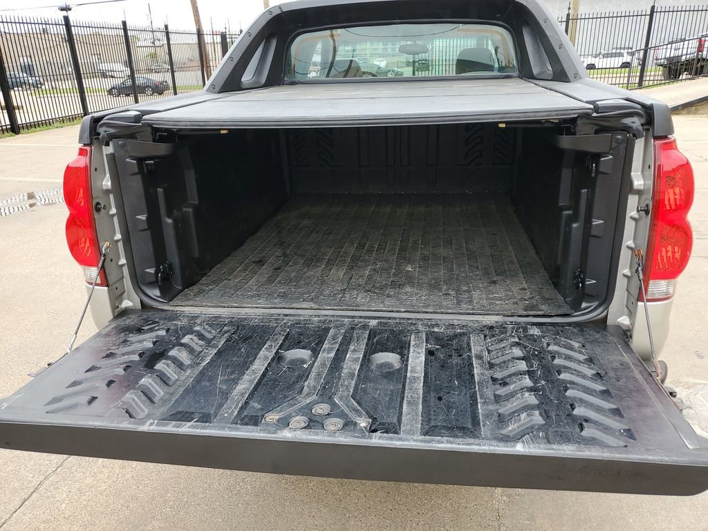 Used 2005 Chevrolet Avalanche LS w/ Onstar Plus Package image 17