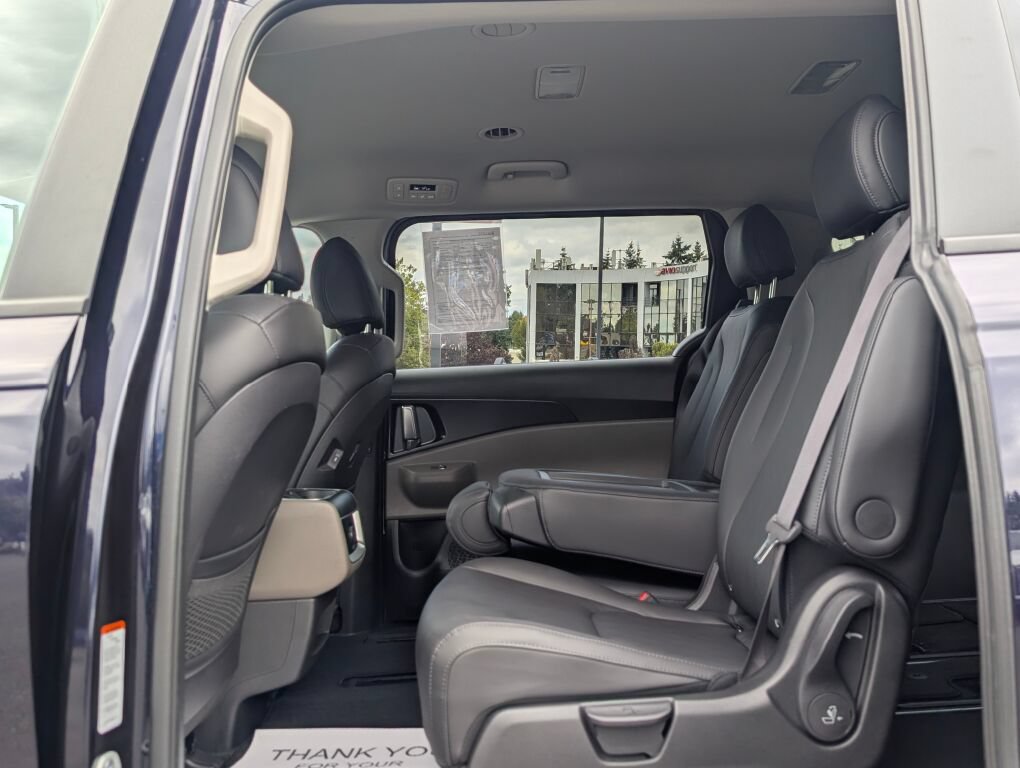 Certified 2025 Kia Carnival FWD image 24