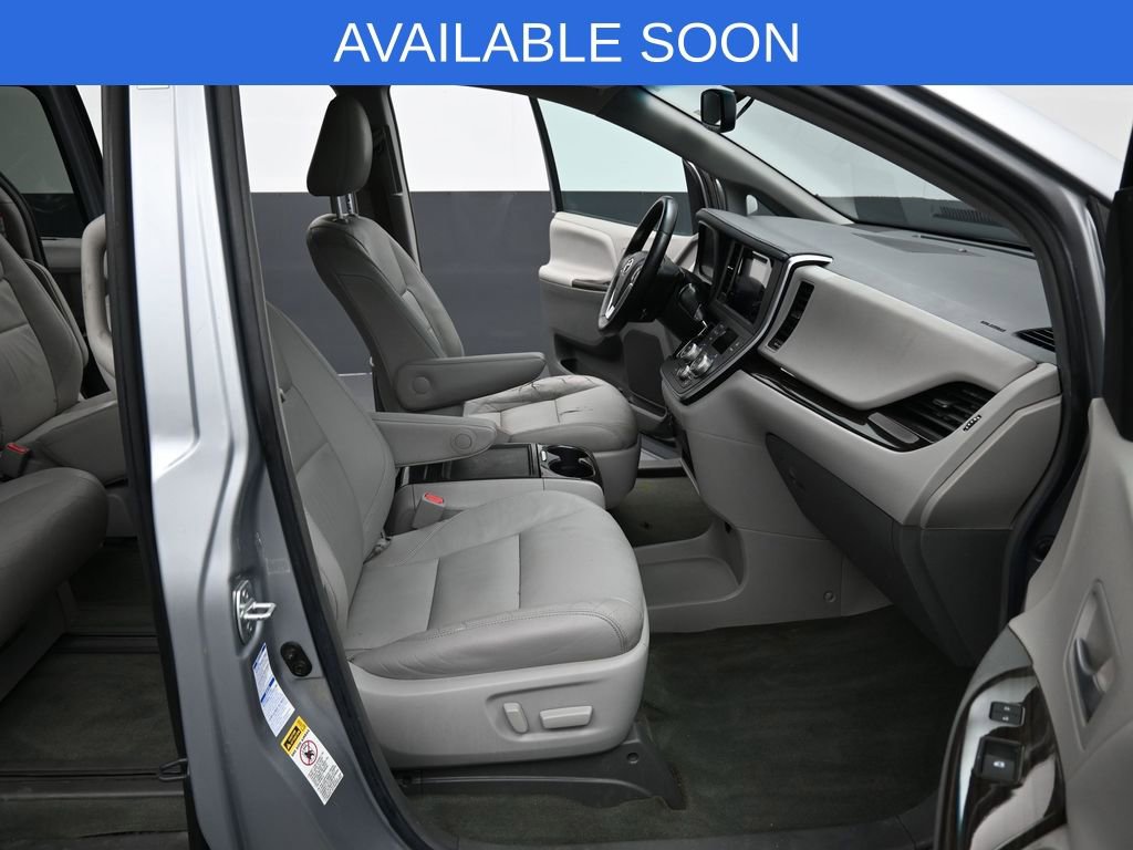 Used 2015 Toyota Sienna XLE AWD/4WD image 31