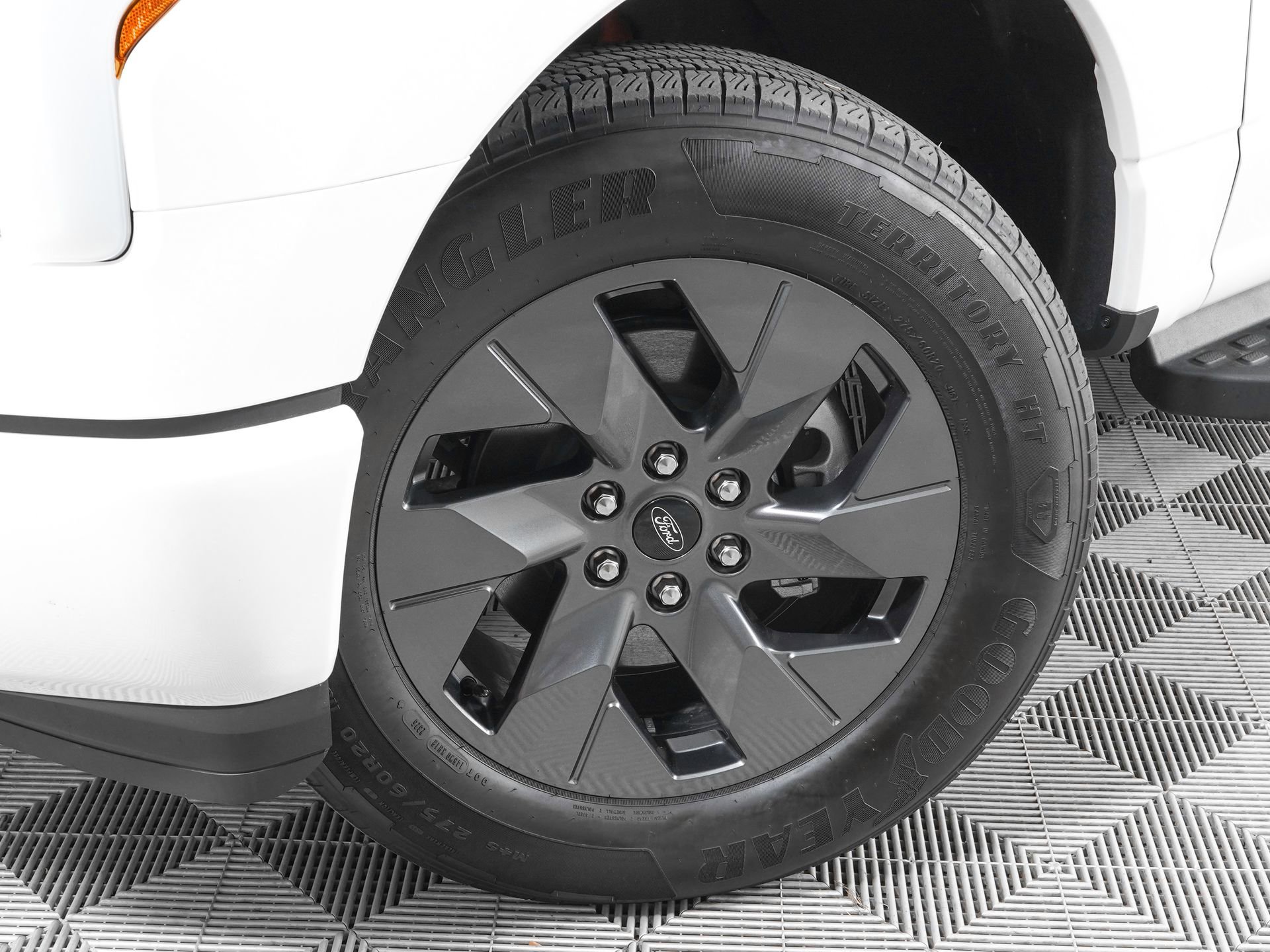 Used 2025 Ford F150 Lightning Lariat image 32