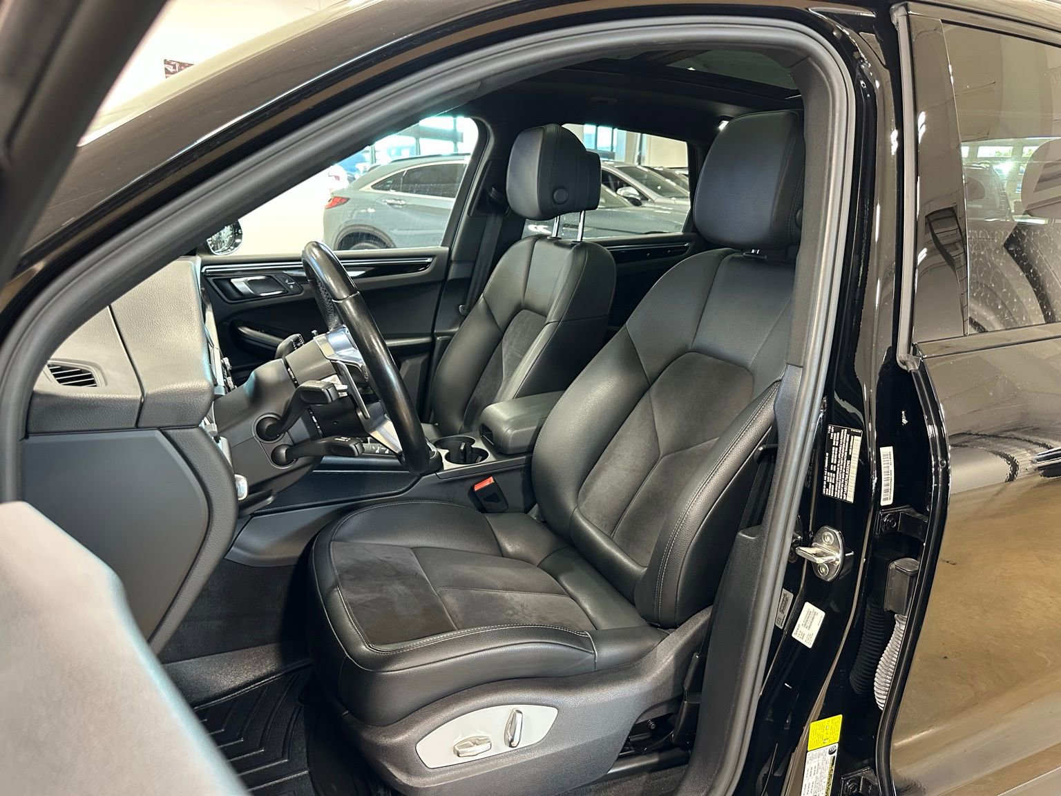 Used 2021 Porsche Macan S image 13