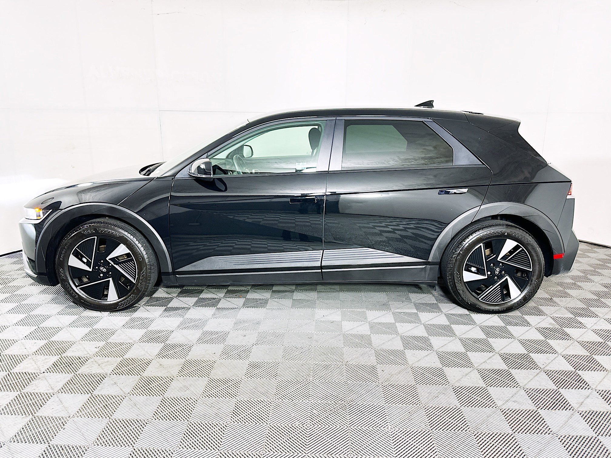Used 2025 Hyundai Ioniq 5 SE image 6