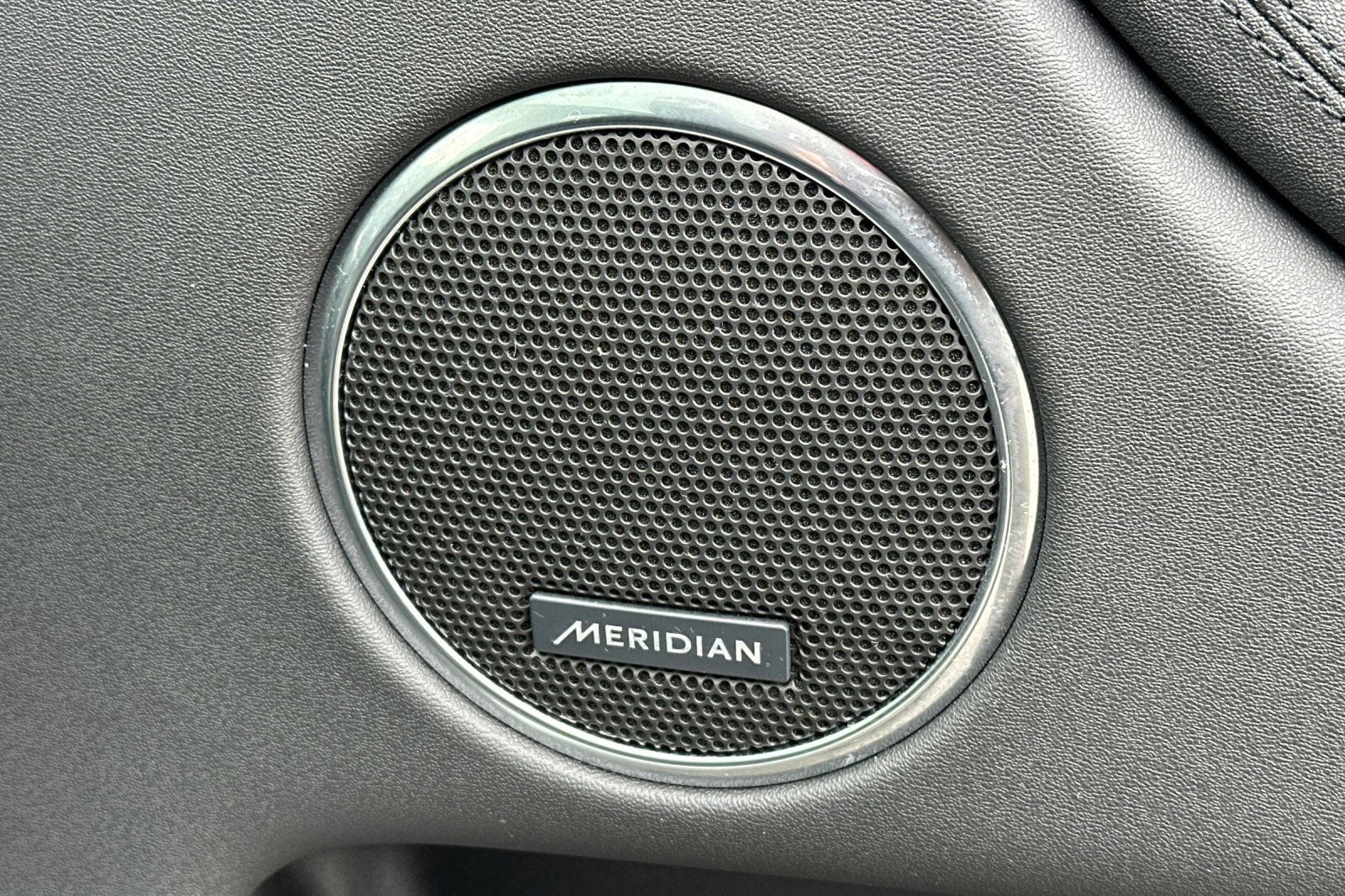 Used 2025 Land Rover Discovery Sport S image 16