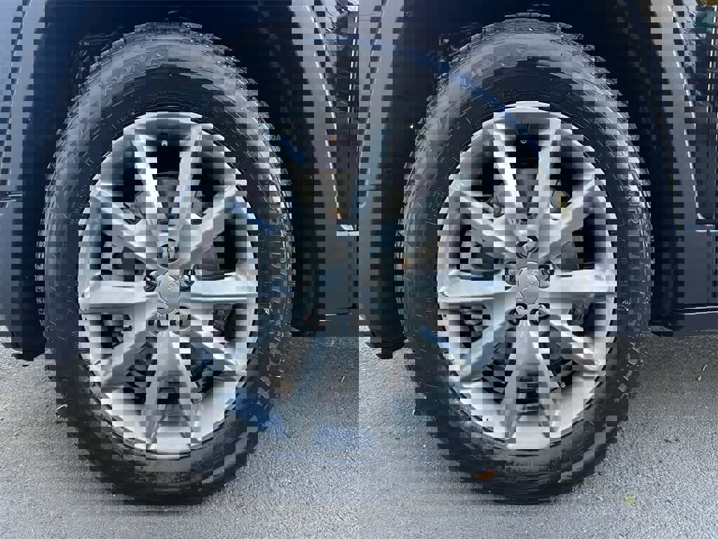 Used 2018 Jeep Cherokee Limited w/ Technology Group image 8