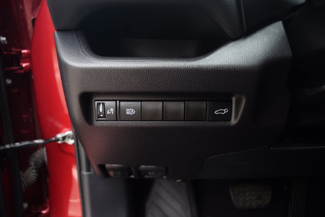 Used 2020 Toyota RAV4 XLE w/ Convenience Package FWD image 7