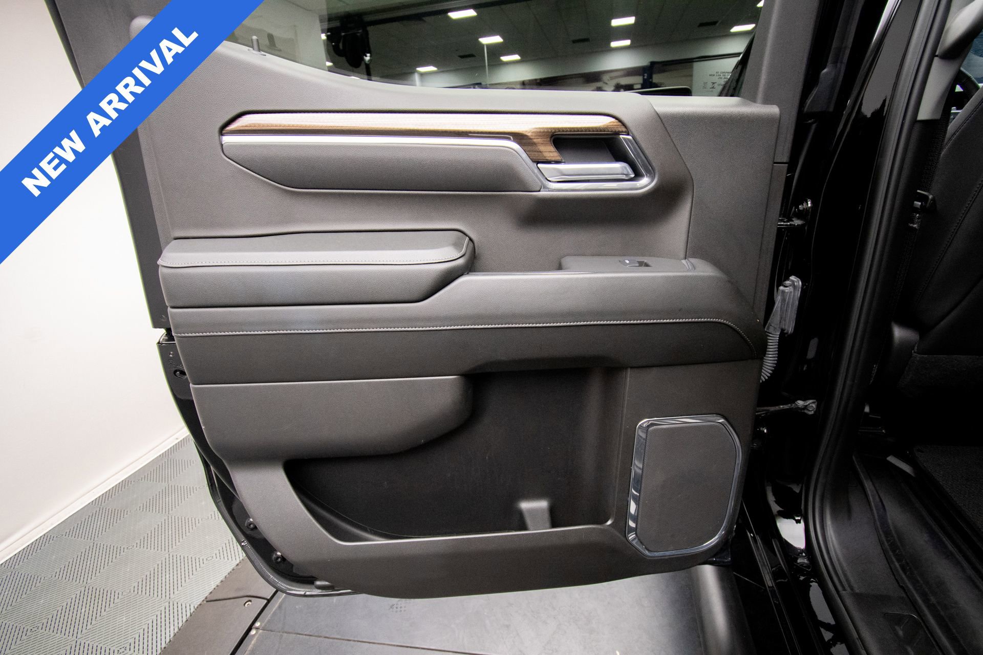 Used 2025 Chevrolet Silverado 1500 LT Trail Boss w/ Convenience Package II AWD/4WD image 34