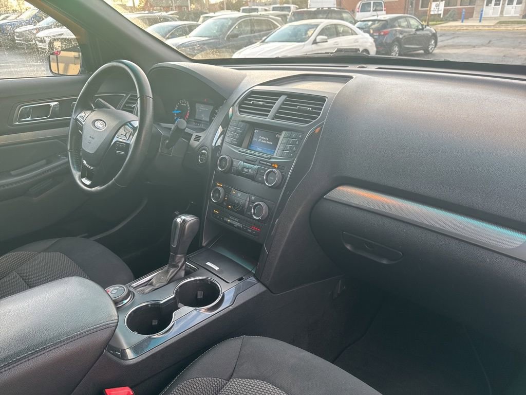 Used 2018 Ford Explorer XLT image 33