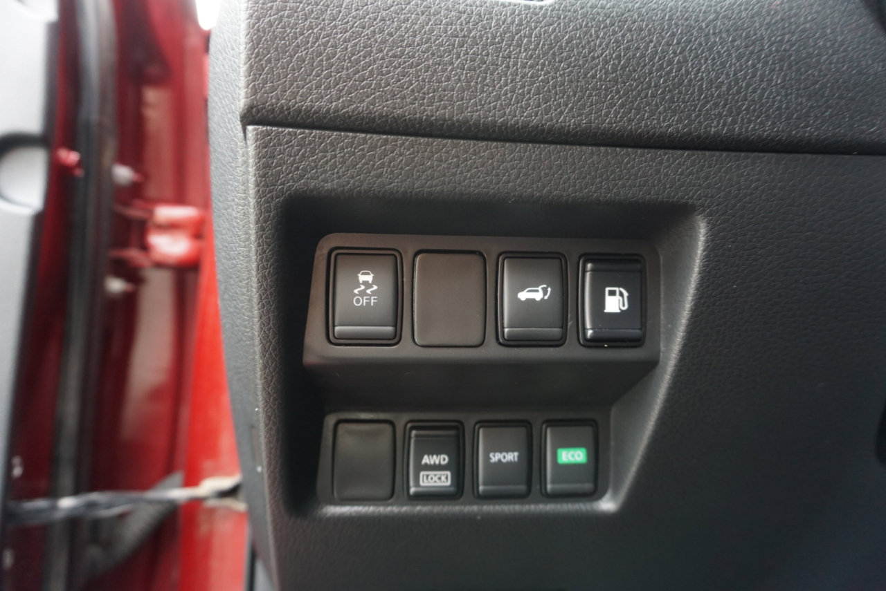 Used 2018 Nissan Rogue SV image 10