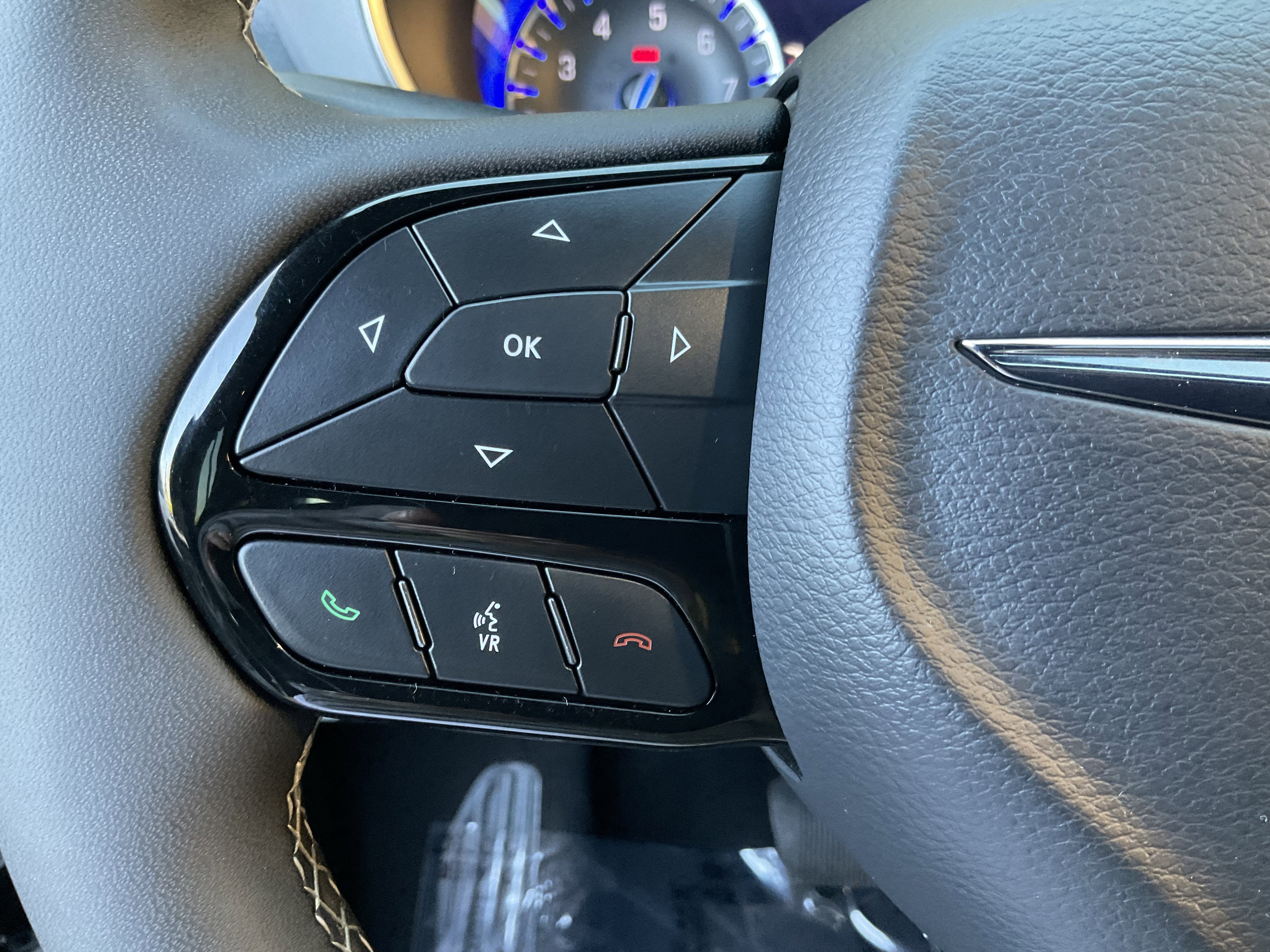 Used 2025 Chrysler Pacifica Limited FWD image 31