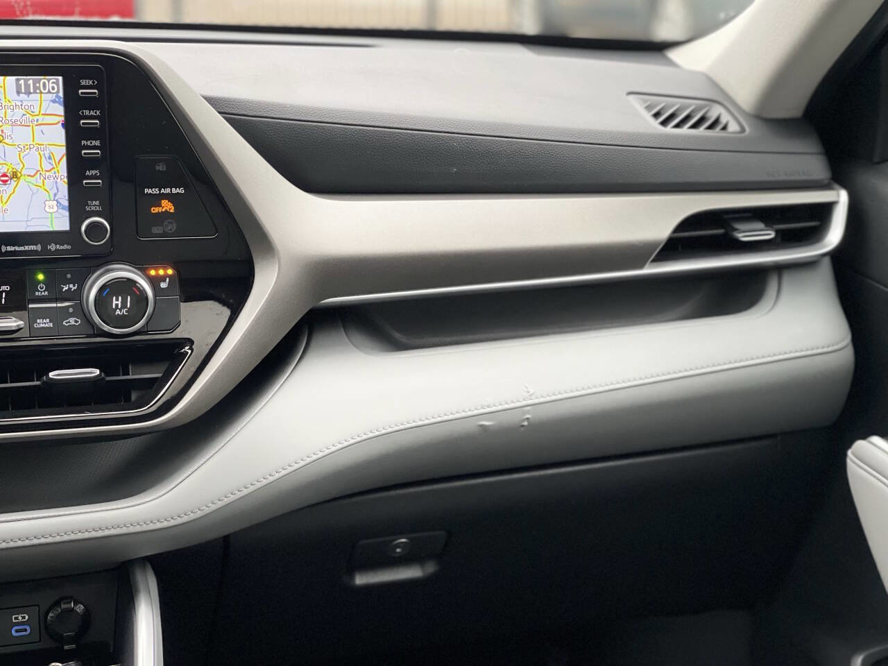 Used 2022 Toyota Highlander XLE image 22