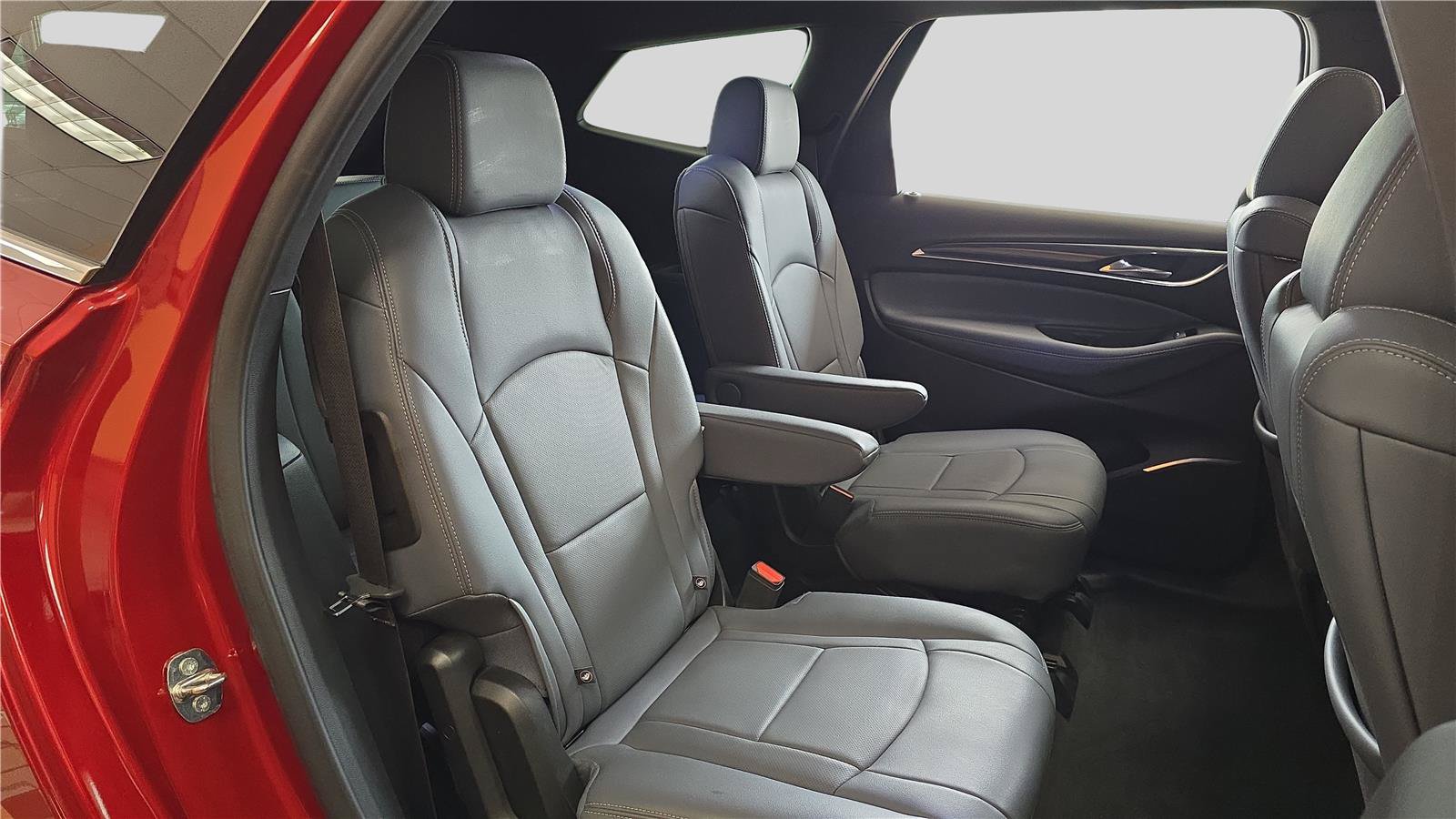 Used 2024 Buick Enclave Essence w/ Experience Buick Package AWD/4WD image 17