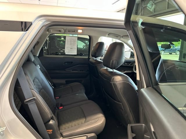 Used 2025 Nissan Pathfinder S AWD/4WD image 15