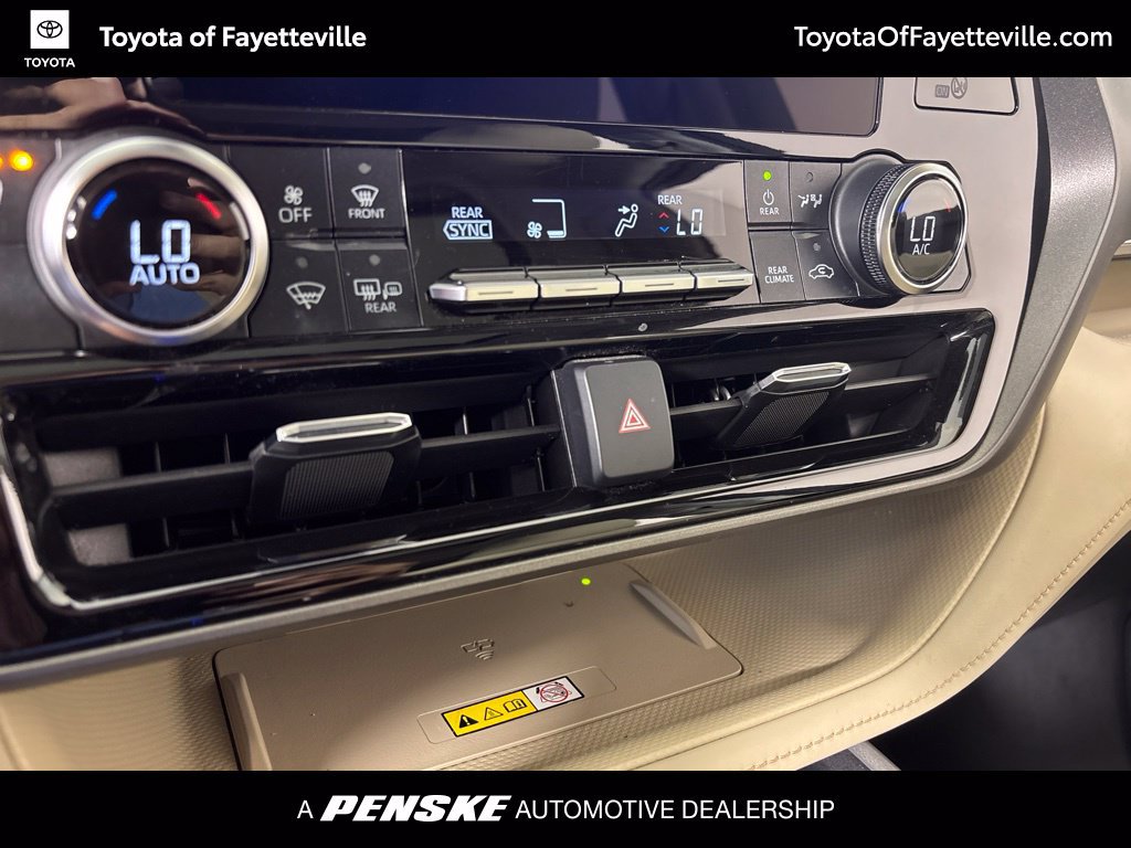 Used 2023 Toyota Highlander XLE FWD image 33