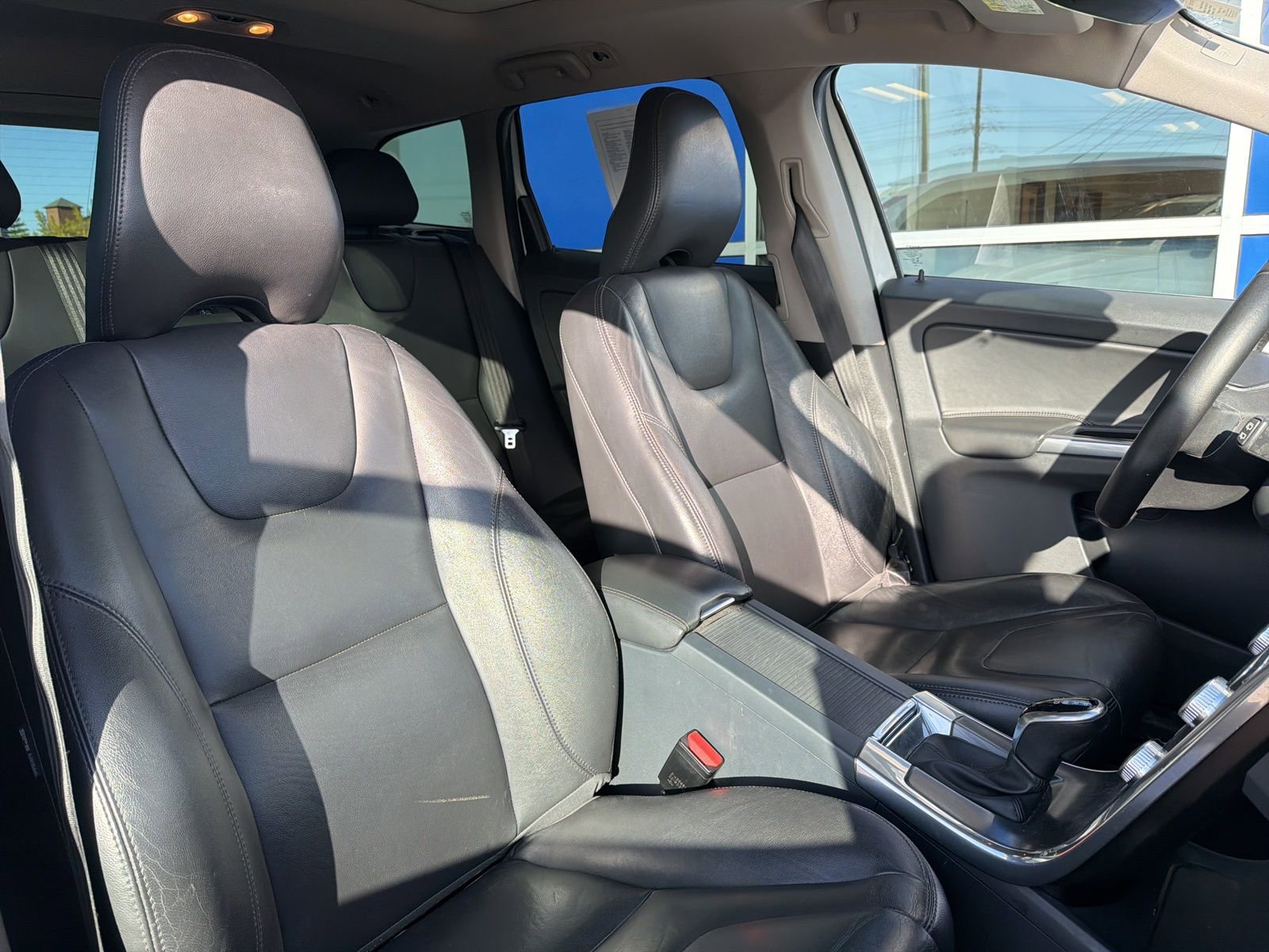 Used 2016 Volvo XC60 T6 w/ Proximity Package AWD/4WD image 26
