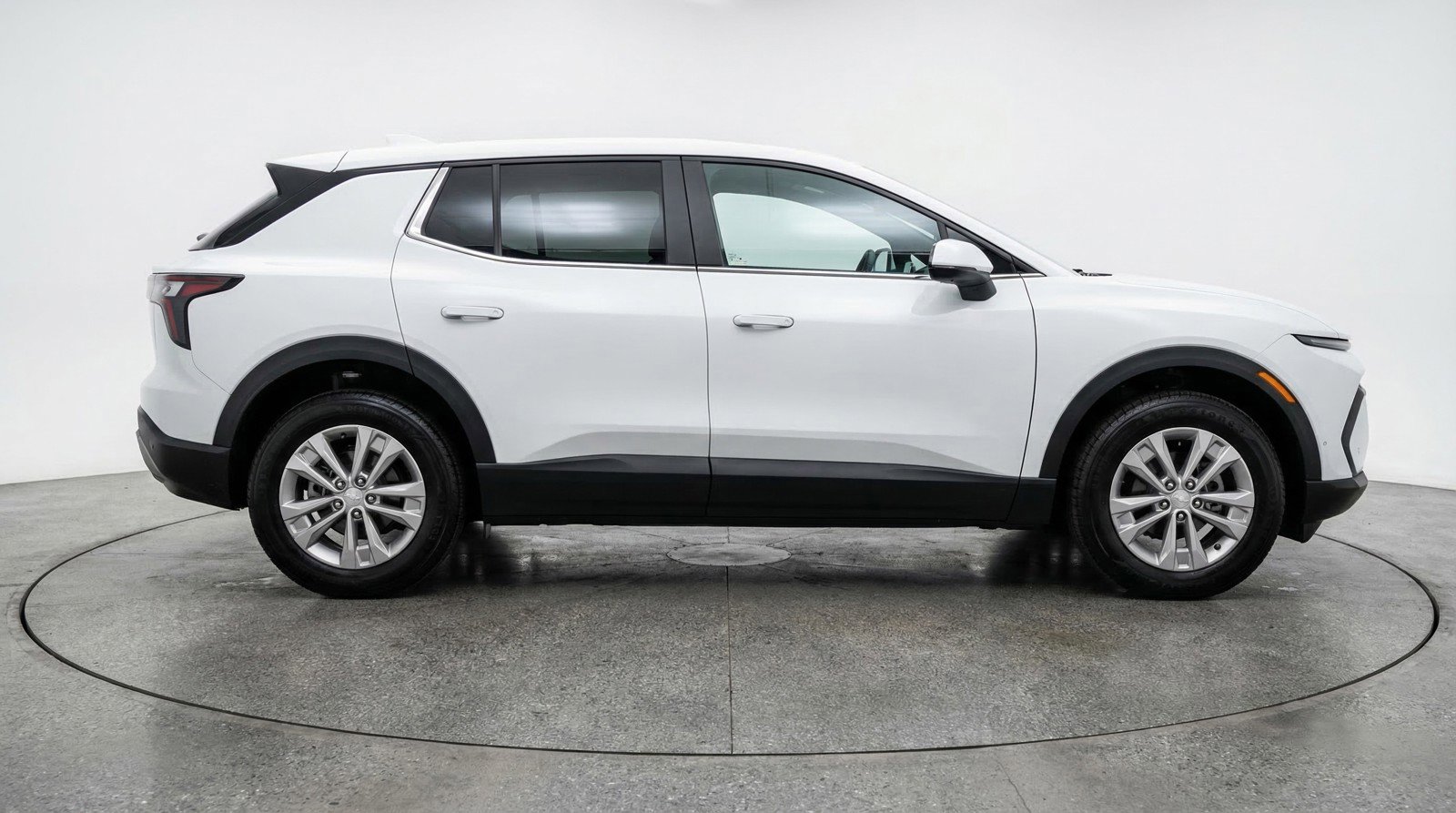 Used 2025 Chevrolet Equinox LT FWD image 11