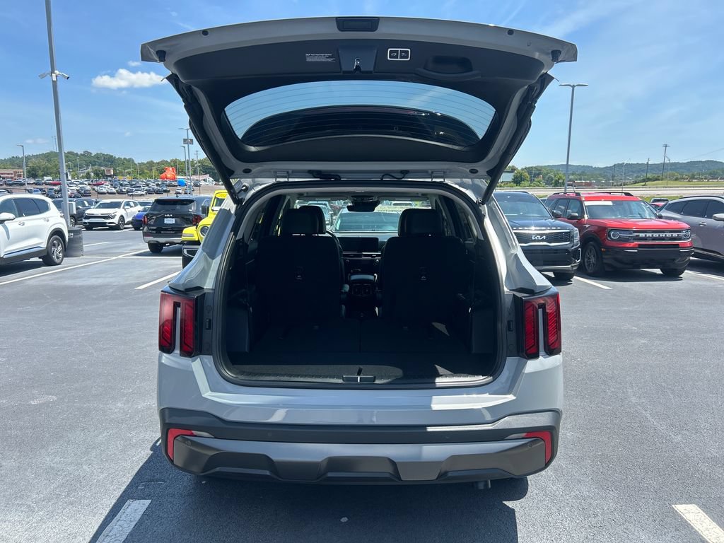 Certified 2025 Kia Sorento X-Line EX AWD/4WD image 9